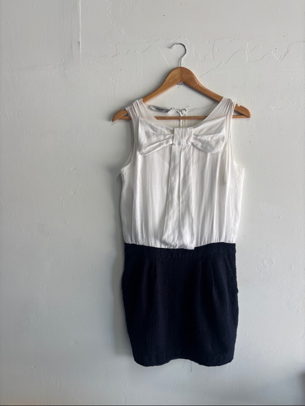 Sleeveless White and Black Bow-Accent Mini Dress
